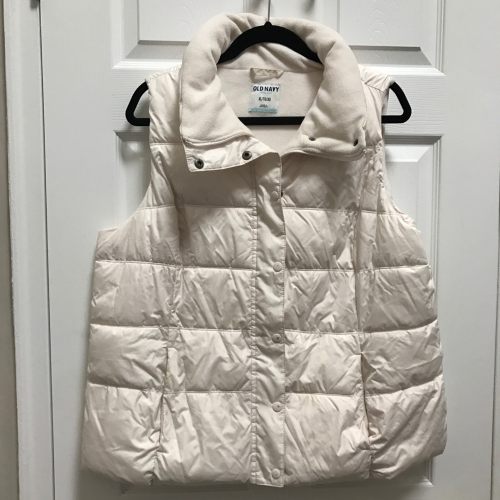 WHITE OLD NAVY PUFFER VEST